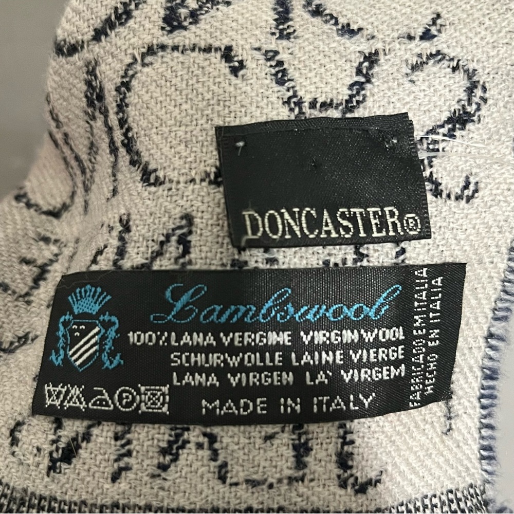 SOLD❌❌❌ ⭐️Doncaster 100% Virgin Wool Navy | Taupe Logo Scarf - Picture 6 of 7